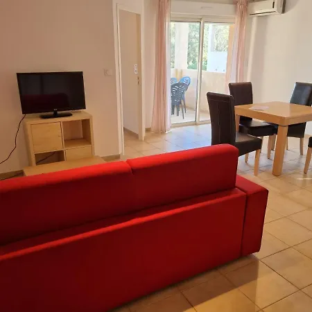 T2 Dans Avec Piscine Apartment