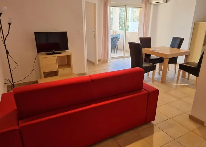 T2 Dans Avec Piscine Apartmán